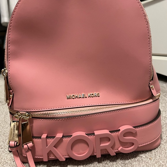 BRAND NEW MK RHEA ZIP IN ~CARNATION~ 🩷 - Picture 5 of 13